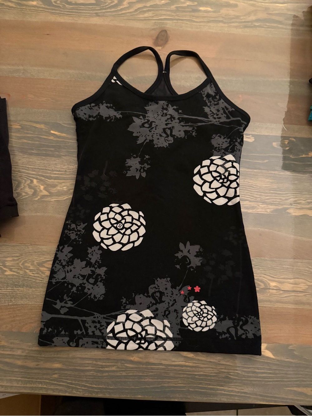 Lululemon flower Y tank black gray white red logo